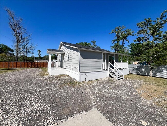 Building Photo - 24651 Wayne Rd