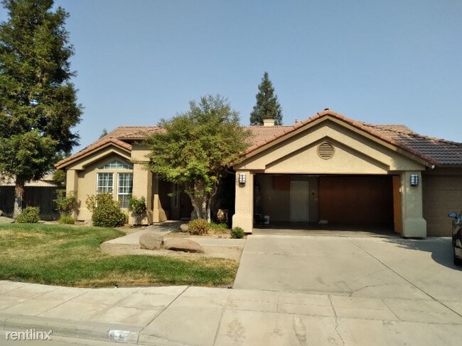 Building Photo - 4 br, 3 bath House - 553 W Fallbrook Ave