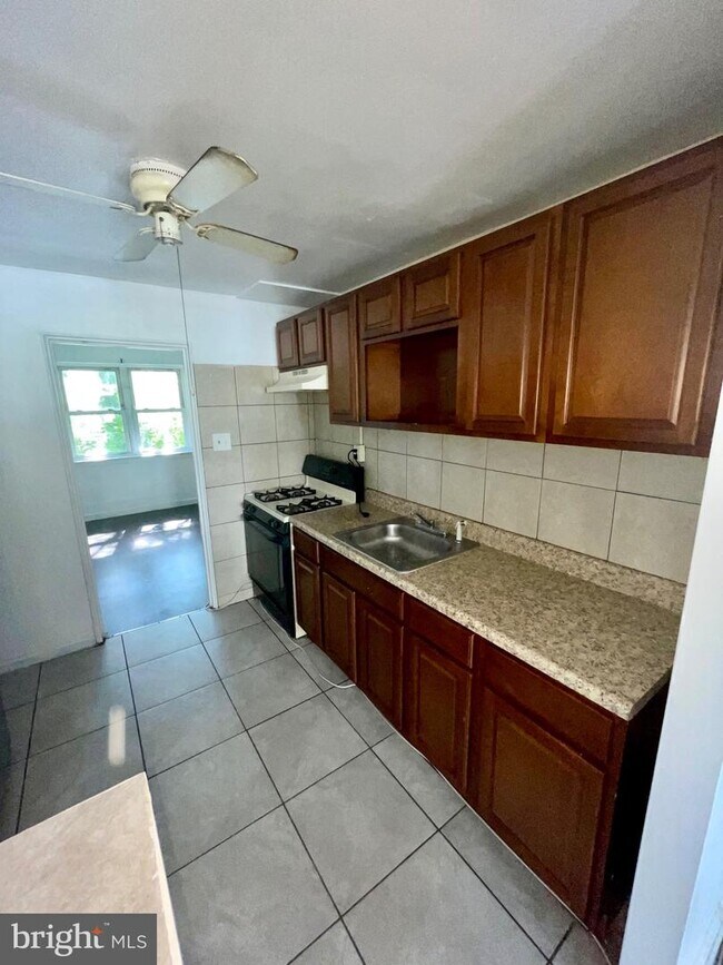 Foto del edificio - 4616 Magee Ave