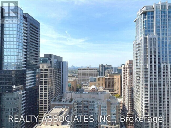 Building Photo - 386 Yonge St