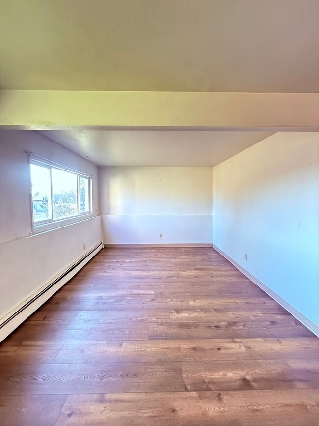 Building Photo - 1220 Purtov St