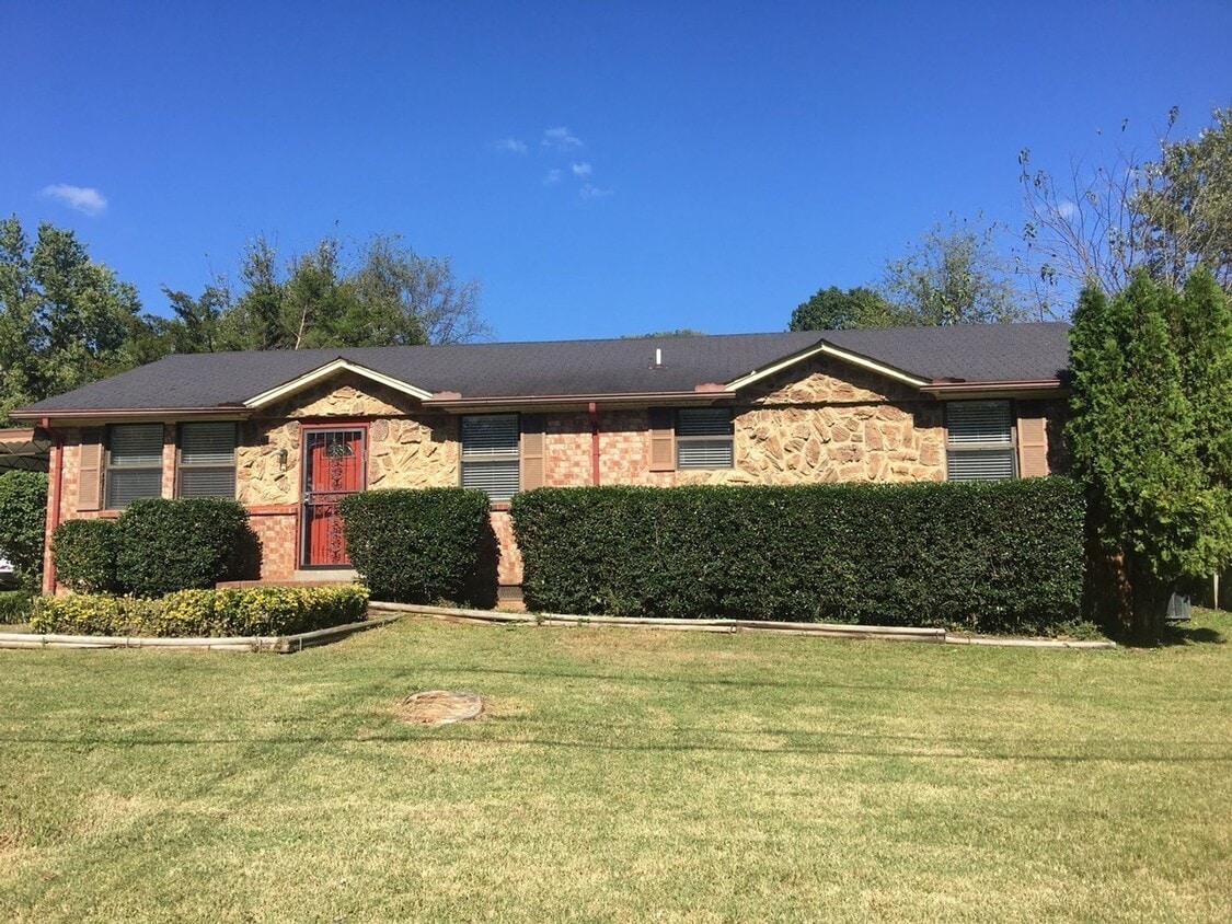 Newly Updated Home Just Minutes From Downt... - Newly Updated Home Just Minutes From Downt...