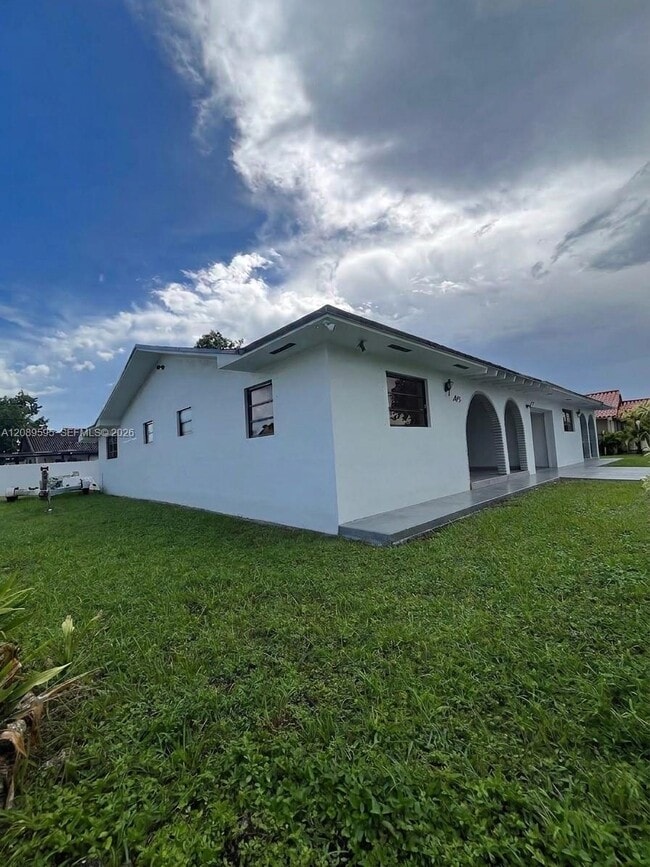 Building Photo - 1400 W 39th Pl