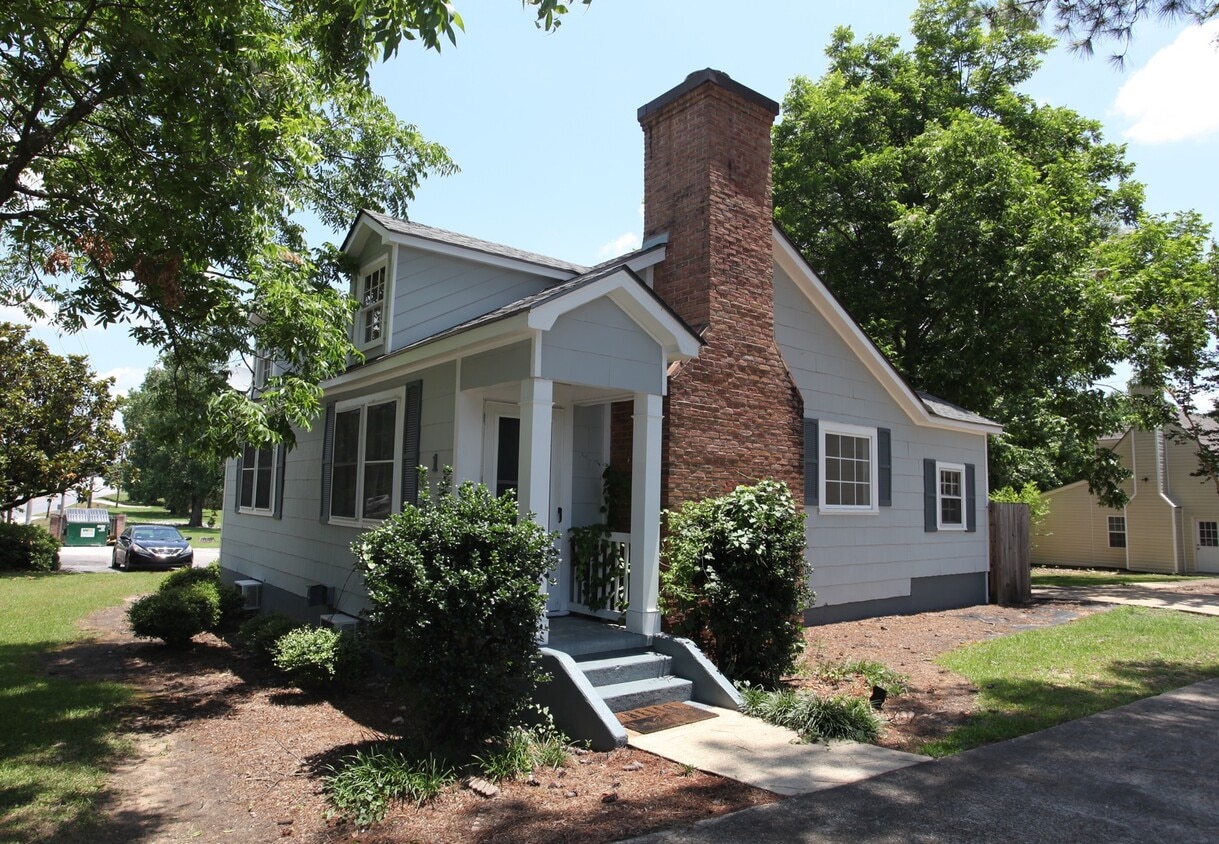 Primary Photo - 3bed/2bath House off of Wire Road. Rental ...