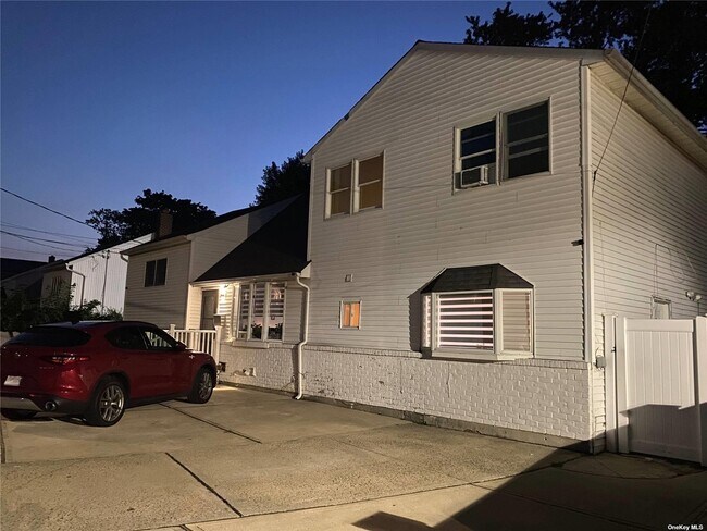 Building Photo - 204 Bayside Ave