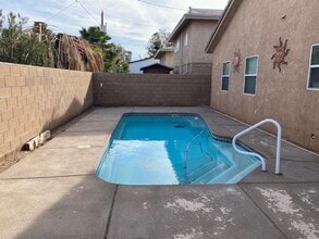 Building Photo - 7850 S Oriole Dr