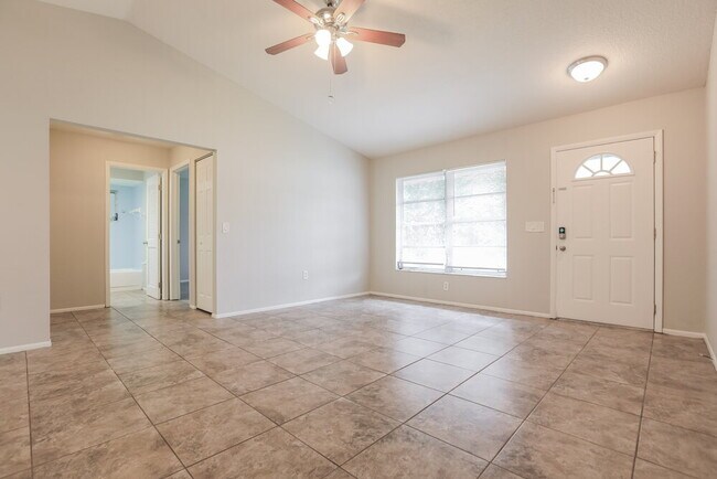 Foto del edificio - 17145 Urban Ave