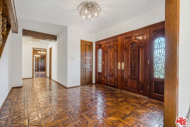 Foto del edificio - 1181 Somera Rd