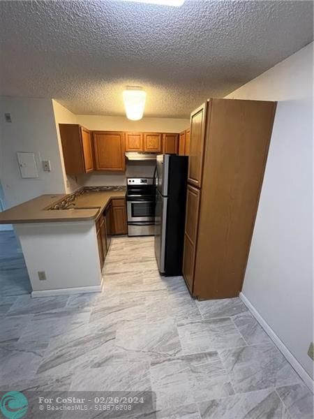 Foto del edificio - 801 Lyons Rd