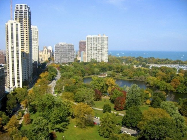 Foto del edificio - 345 W Fullerton Pkwy