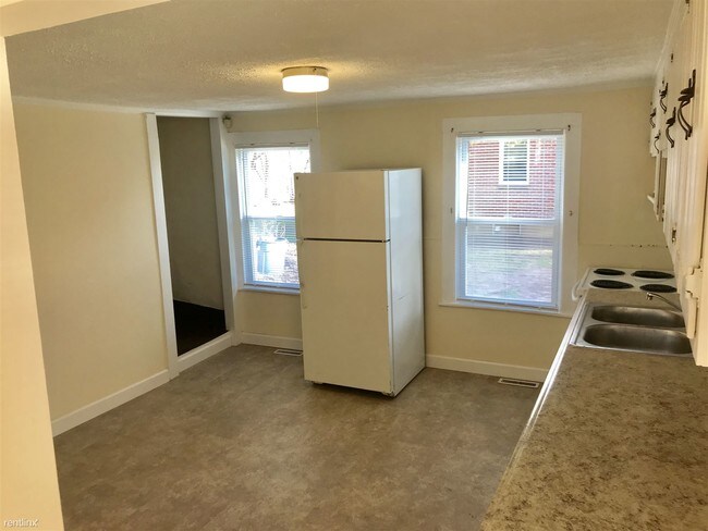 Building Photo - 2 br, 1 bath House - 851 N Colony Rd