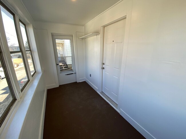 Building Photo - Fully Remodeled 1 Bed House!