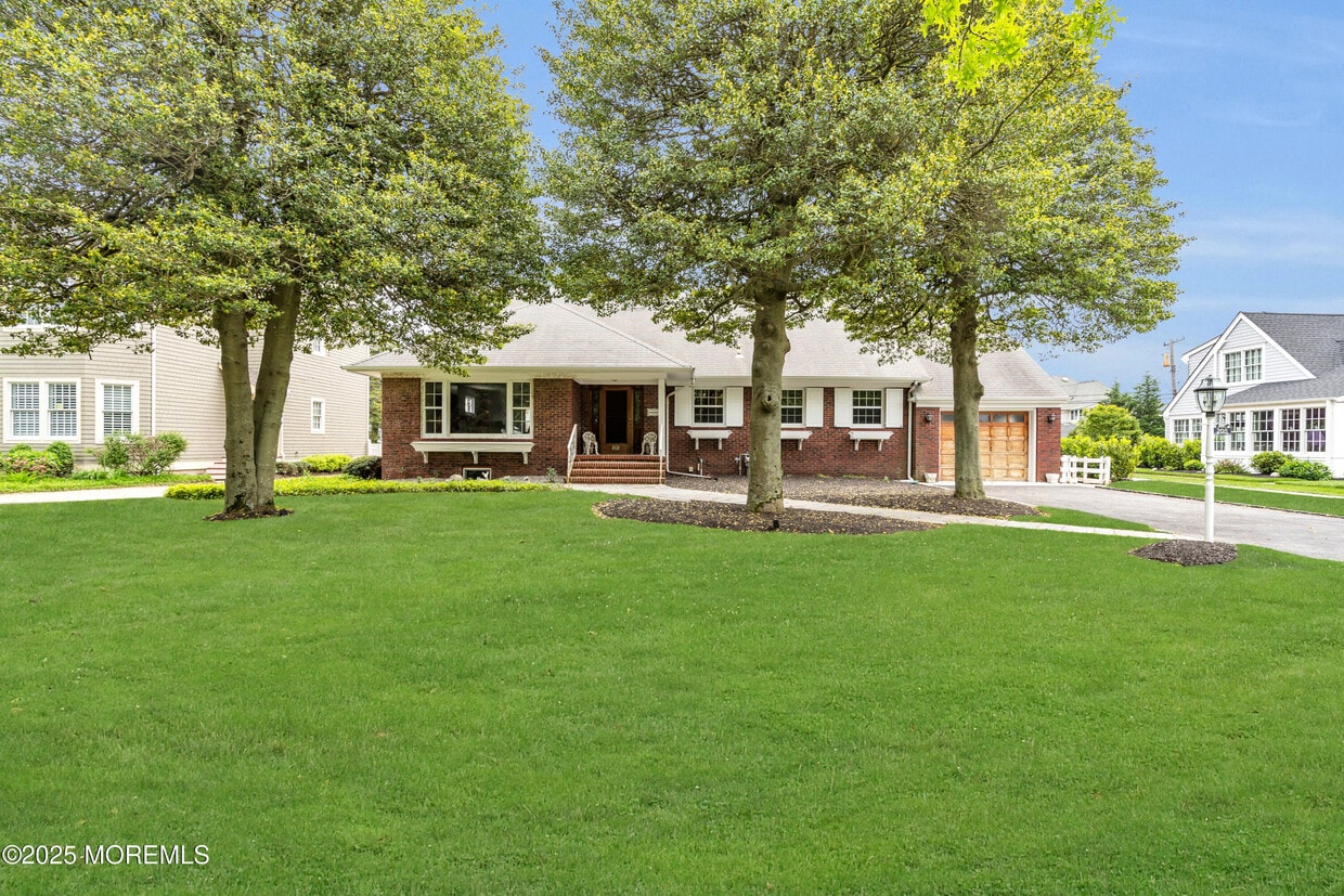 Foto principal - 208 Trenton Blvd