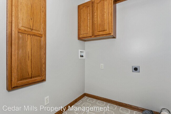 Foto del edificio - 4 br, 3 bath House - 1950 S Webb #117