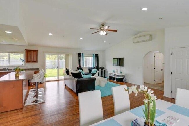 Foto del edificio - 4 Bedroom 2 bath Home!