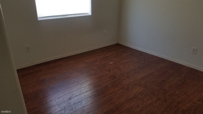 Building Photo - 2 br, 1 bath 4plex - 14340 S Durango Rd / ...