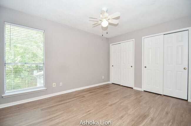 Foto del edificio - Gorgeously designed home with 4 bedrooms and 2.5 baths. A must see!