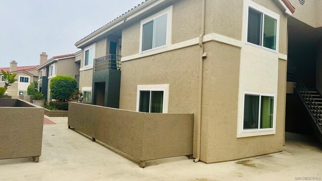 Building Photo - 7425 Charmant Dr