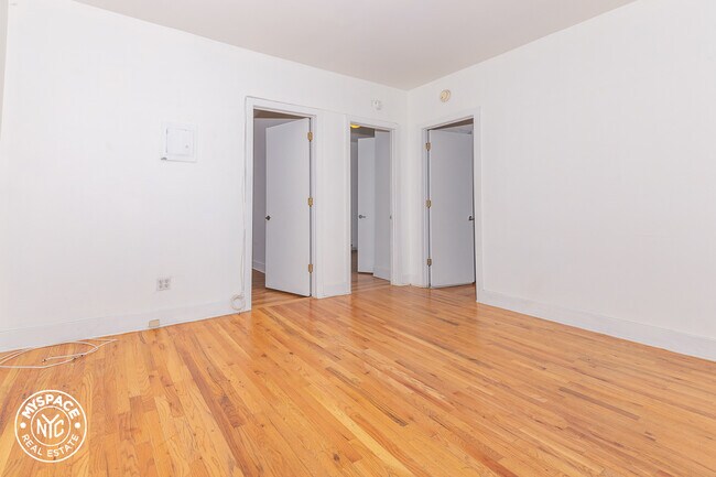 Foto del edificio - 656 Metropolitan Ave