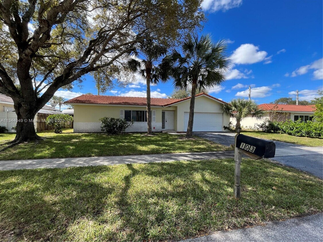 Primary Photo - 103 Winged Foot Ln