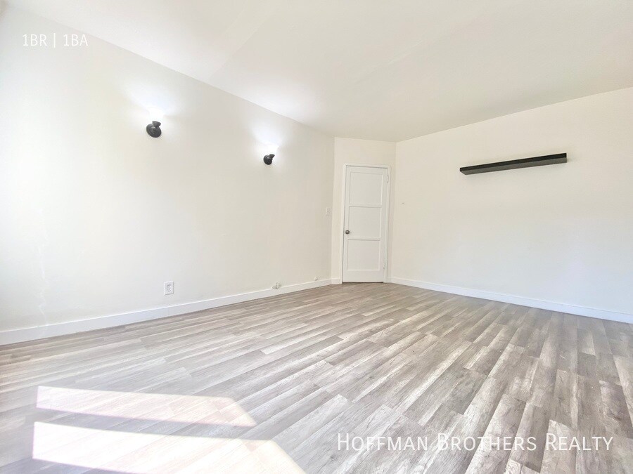 Foto principal - 520 Heliotrope Dr