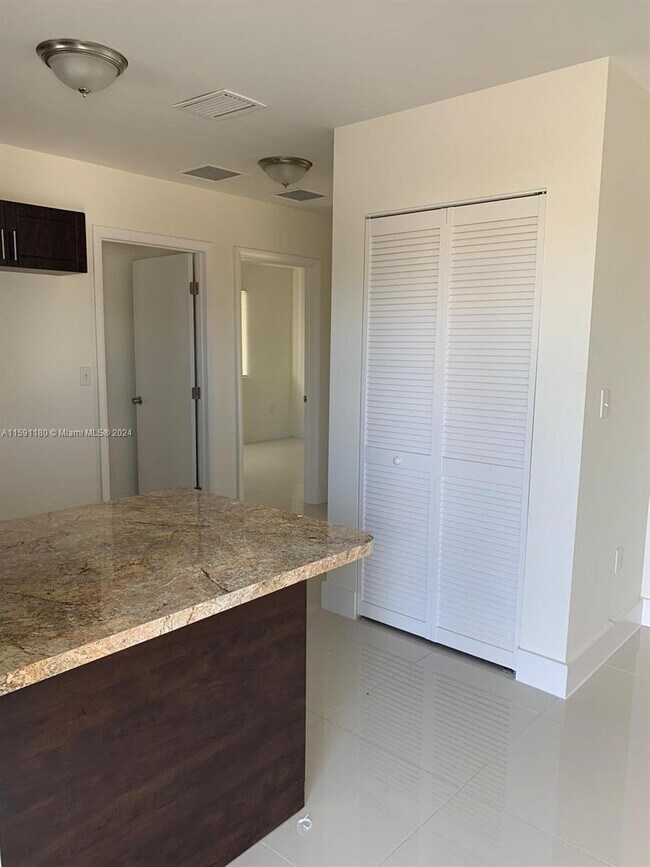 Foto del edificio - 1756 Northwest 66th Street Apt #1756, Miam...