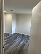 Building Photo - 11231 Oxnard St