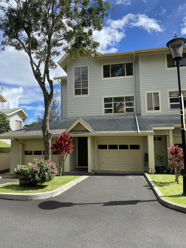 1329D Moanalualani Way, Honolulu, HI 96819 Townhome Rentals in