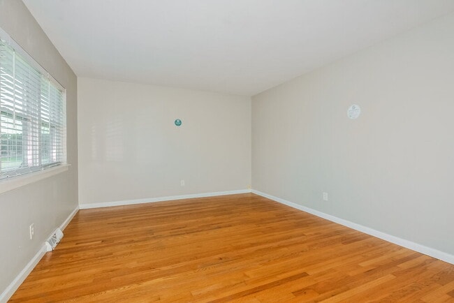 Building Photo - 1425 Shackelford Rd