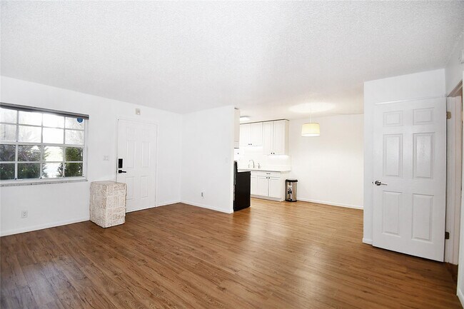 Foto del edificio - 900 NE 26th St