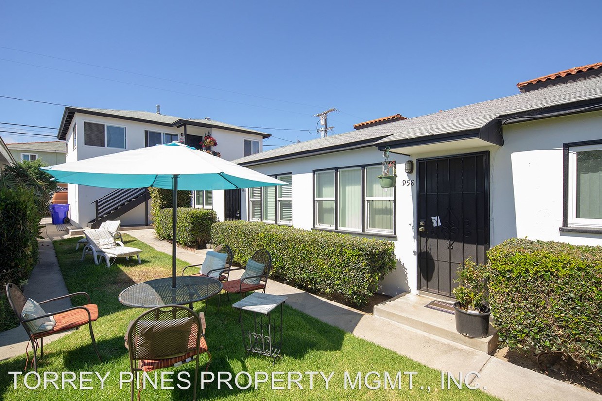 Primary Photo - 956 Opal St