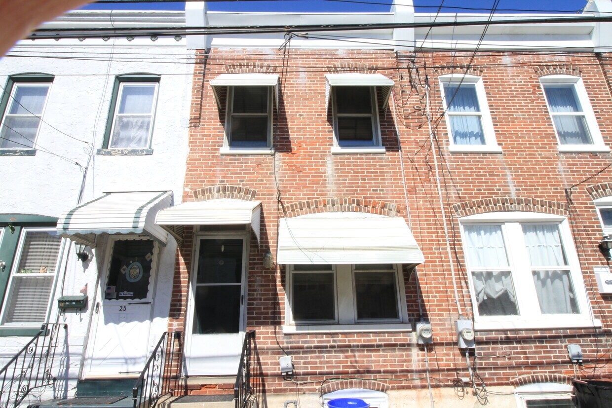 Primary Photo - 23 W Front St