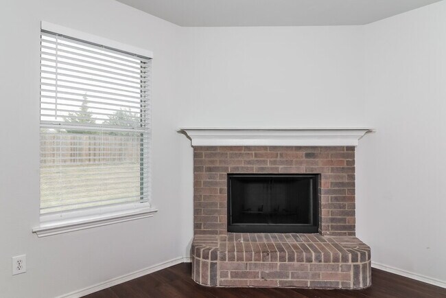 Foto del edificio - 719 Hawthorn Dr