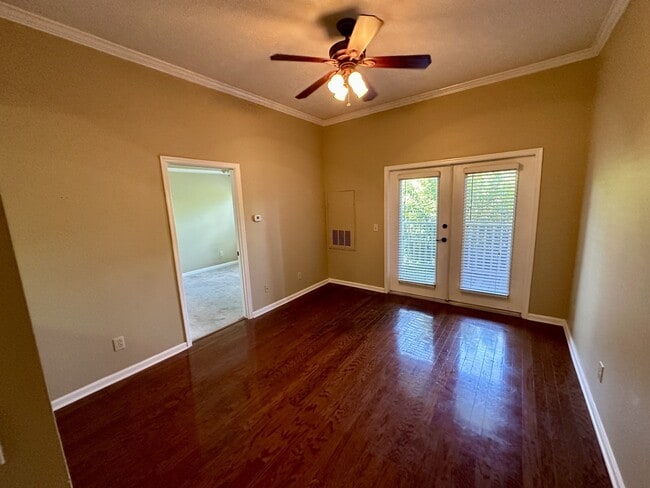 Building Photo - 2025 Woodmont Blvd