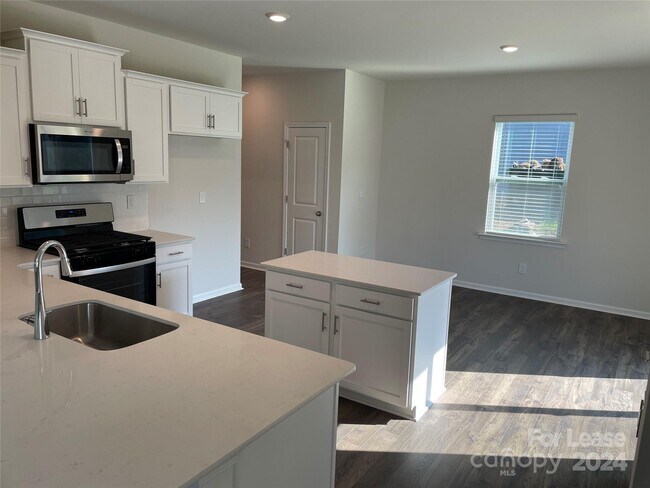 Foto del edificio - 519 Stroupe Rd