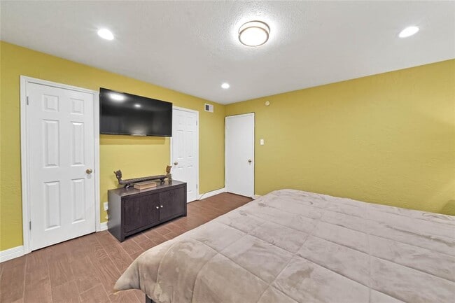 Building Photo - 7900 Westheimer Rd