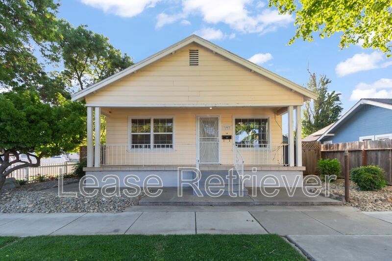 Foto principal - 703 A St