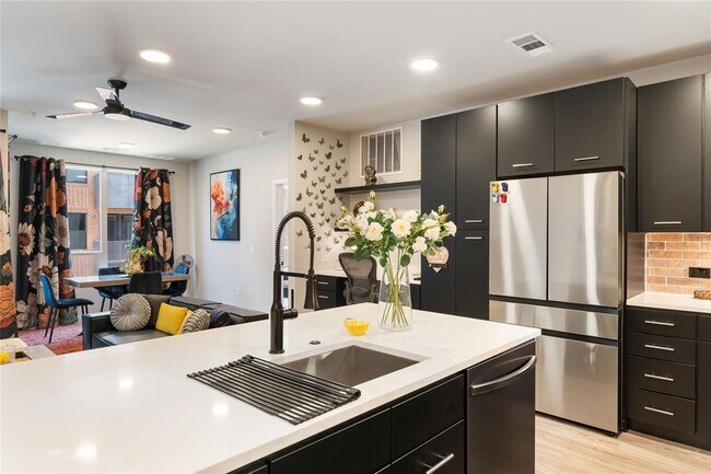 Foto del edificio - 4510 Terry-O Ln