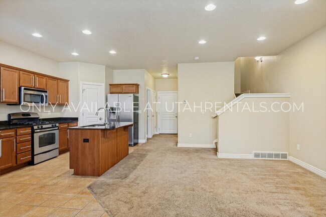 Building Photo - 136 W 3360 N