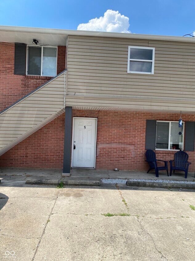 Primary Photo - 135 W Hendricks St