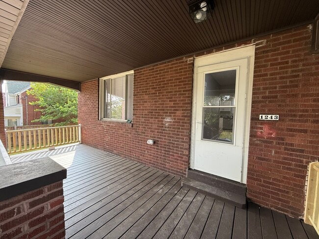 Building Photo - 1243 Straka St