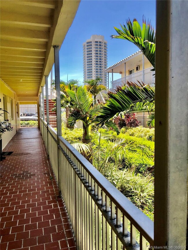 Foto del edificio - 7400 Harding Ave