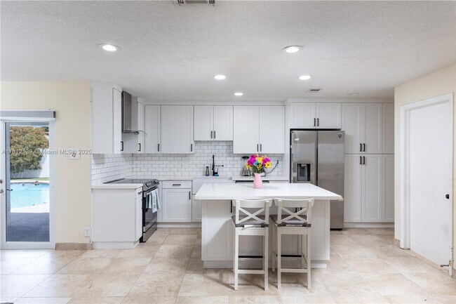 Foto del edificio - 2400 NW 103rd Ave
