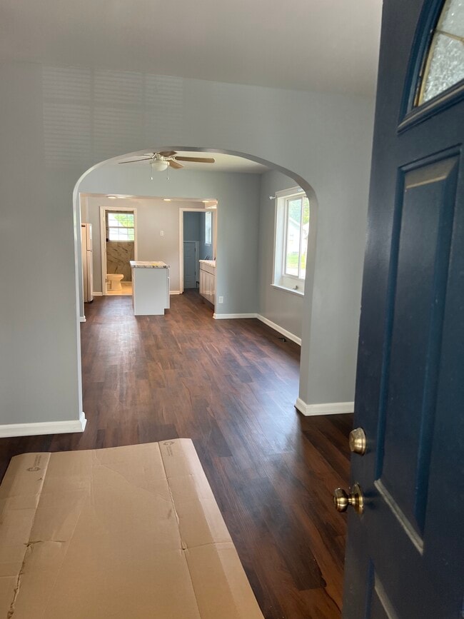 Building Photo - 322 N Grant Ave