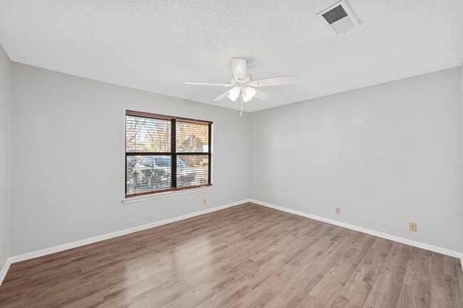 Building Photo - 3815 Menchaca Rd