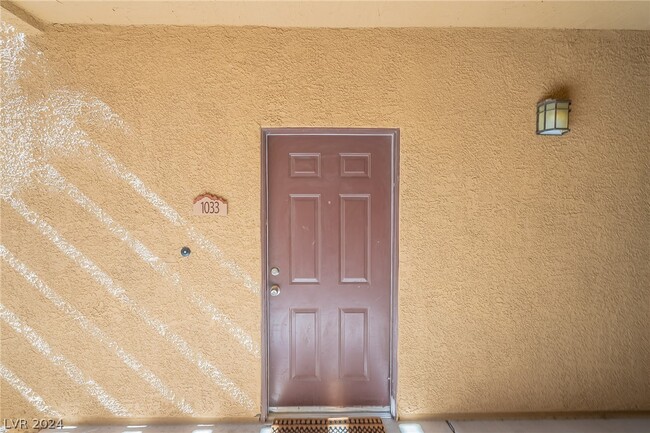 Building Photo - 8250 N Grand Canyon Dr