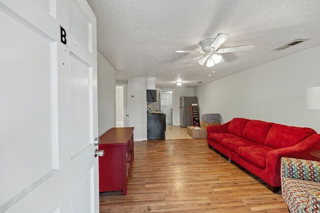 Foto del edificio - 4202 Barnwell Ave