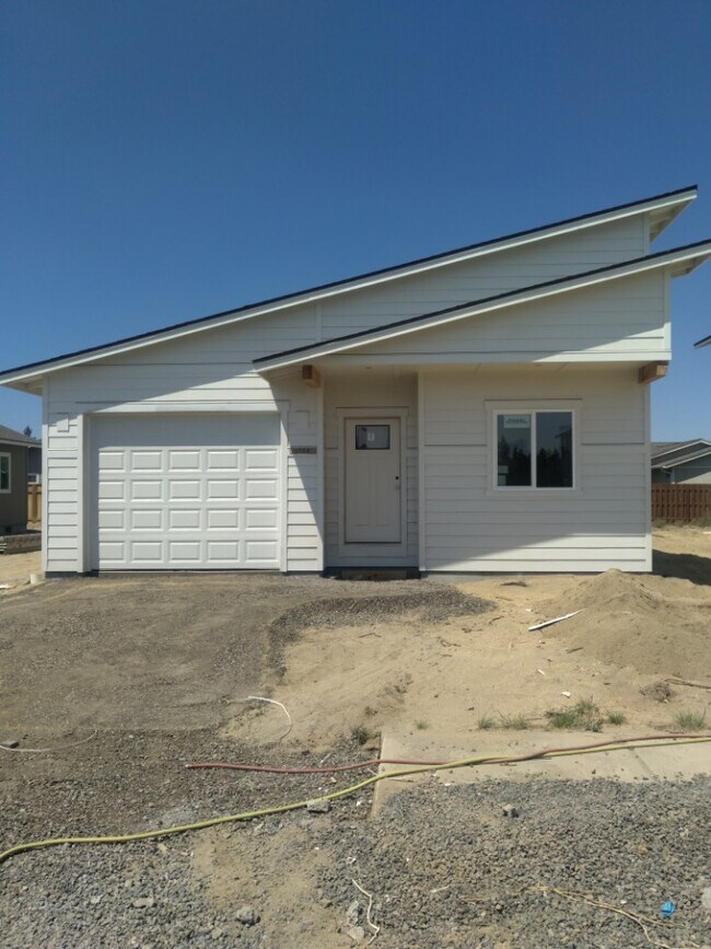 Building Photo - 16488 Bassett Dr