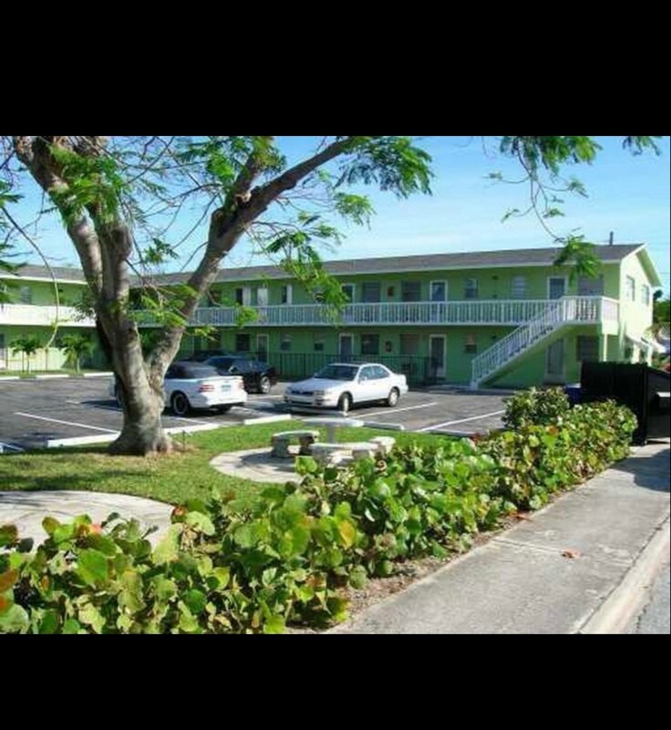 Foto principal - 702 N L St