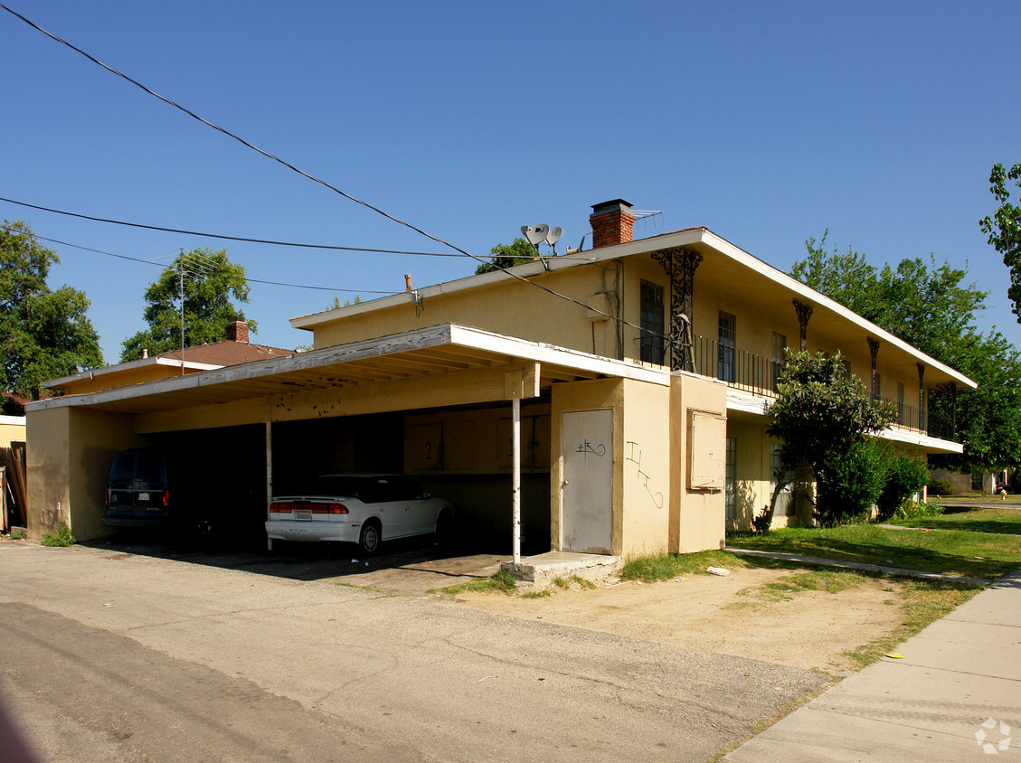 Building Photo - 949 N Vineyard Ave